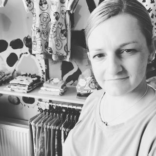 Jsem zpět! 💕 Vracím se z pozadí opět na světlo mého milovaného malého obchůdku, který teď nějaký rok a půl vedla více Bára...